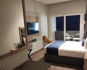 12 Oceans Hotel and Conference Centre - Kingsburgh - Bedroom