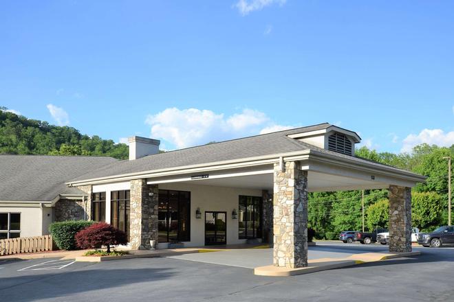 Quality Inn 78 1 3 0 Cherokee Hotel Deals Reviews Kayak