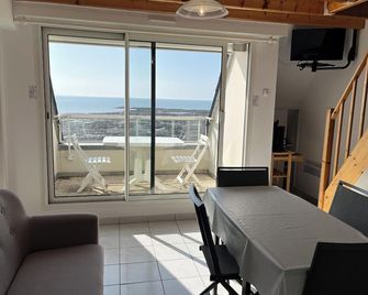 Apartment with access and stunning sea views - Damgan - Dining room