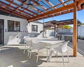 Sandy Shores Getaway - Mandurah - Patio