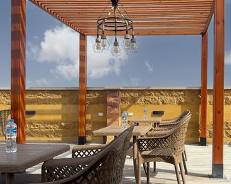 Celia Pyramids View inn - קהיר - מרפסת