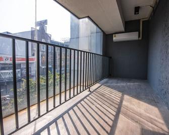 Glur Central Pratunam - Bangkok - Balcony
