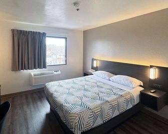 Motel 6-Glenview, Il - Chicago North - Glenview - Bedroom