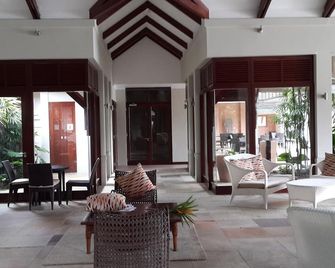 Eden Island Marina Apartment -With Golf Cart, Wify, Sat Tv +pool - Roche Caiman - Patio