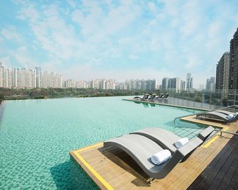 佛山德徠酒店 - 佛山 - 游泳池