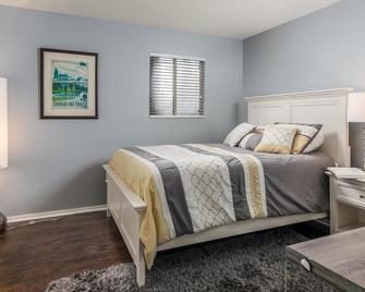 Captain's Quarters Riverfront #3 - Nashville - Bedroom