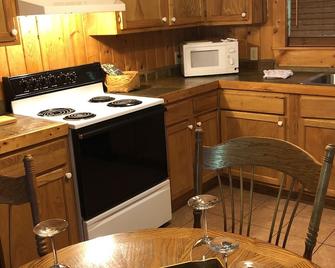 A Cabin In The Woods - Pigeon Forge - Kitchen