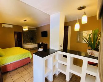 Hotel Puerto Libre - Puerto Barrios - Bedroom