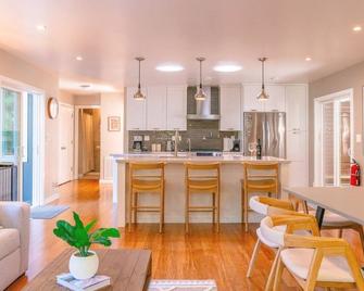 Serene 2br Retreat Great Views Private Hot Tub - Guerneville - Kitchen