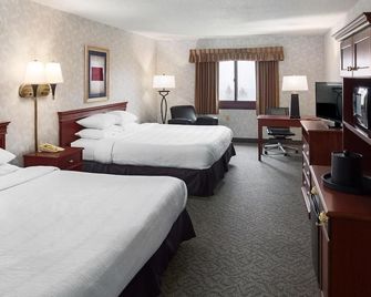 Grand Hotel - Minot - Bedroom