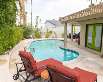 Casa de Nueva Vista - Beautifully remodeled & cozy - Palm Springs - Piscina