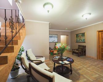 Hotel Vdohnovenie - Klin - Wohnzimmer