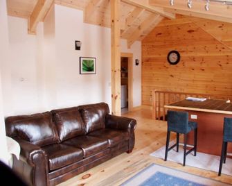 Charming Log Cabin Apartment in Woodstock Village - Woodstock - Wohnzimmer