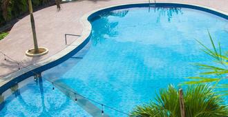 Thong's Inn Hotel Kualanamu - Medan - Pool