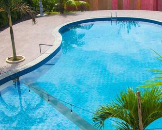 Thong's Inn Hotel Kualanamu - Medan - Pool