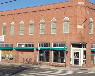 Retro Hipster: Close to downtown, dining and fun - Salisbury - Building