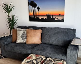 Carpinteria Beach Studio Condo - Carpinteria - Huiskamer