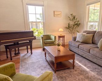 The Magnolia | 1900 Historic•grand Piano•3 Kingbrs - Alachua - Huiskamer