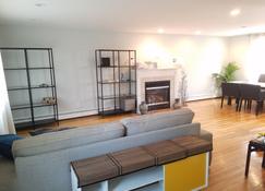 Best Of Boston Spacious Modern Comfy Porch Jacuzzi Near Buses Bc Bu Downtown Ne - Newton - Living room