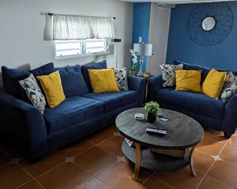 La Joya de Camuy 2 (Gem of Camuy) - Camuy - Living room