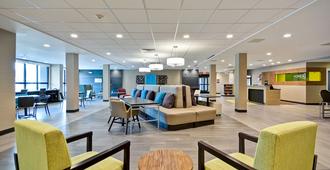 Home2 Suites by Hilton Pensacola I-10 at North Davis Hwy - Pensacola - Lobby