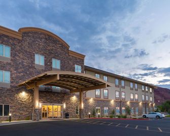 Wingate by Wyndham Moab - Moab - Gebäude