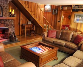 Romantic Riversong Inn - Estes Park - Living room