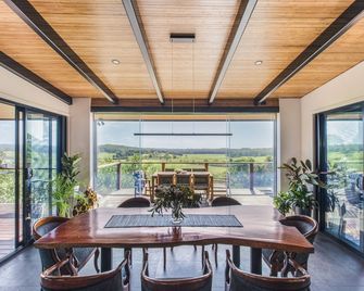 The Sanctuary Milton - Rewind, Restore, Reconnect - 밀턴 - 다이닝룸