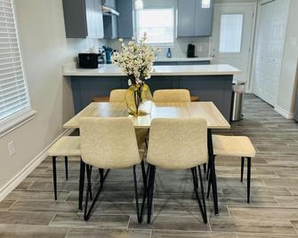 Modern apt-King bed-Free parking-Wi-fi - Brownsville - Restaurante