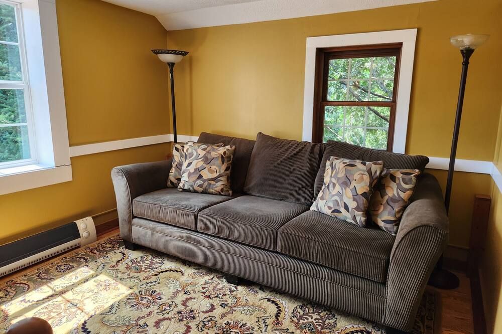Spacious Working Horse Farm, The Galloping Inn, Where You Can Relax And Unwind.