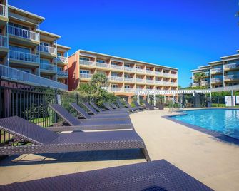 Sea-Renity Heated pools steps to the beach - Galveston - Pool