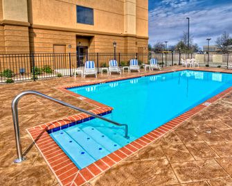 Hampton Inn Clarksdale - Clarksdale - Zwembad