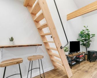 Cozy & Modern Tiny Home with Beautiful Valley View close to PDX - Vancouver - Escaleras