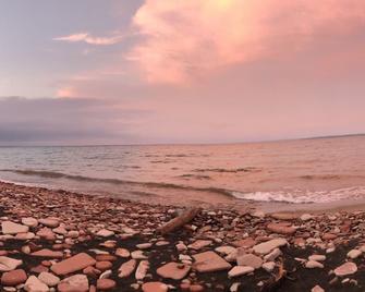 Private Beach House on Lake Superior - Baraga - Playa