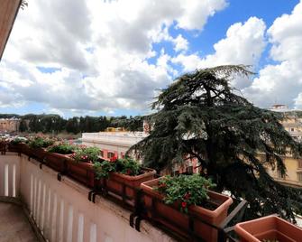 Bellezza Al Colosseo - B&B & Apts - Roma - Balcón