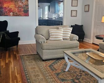 Margaret's Place On Sunnyside. A Charming Home For Countryside Relaxation - Greeneville - Huiskamer