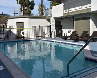 Signature Anaheim Maingate - Anaheim - Alberca