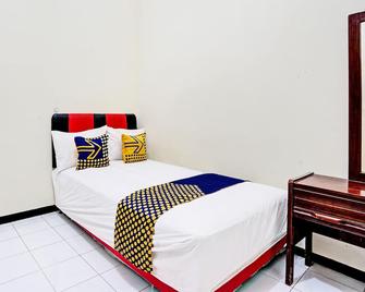 OYO Life 92785 Wisma Trubus Syariah - Tuban - Habitación