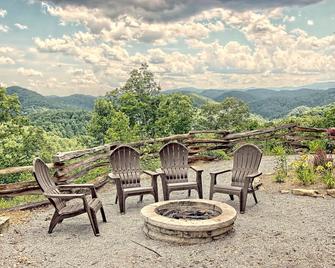 Luxury, Long Range Mountain Views Near Lake Burton & Clayton, Ga - Clayton - Patio