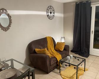 Appartement Cosy avec jardin privatif et garage - Fontainebleau - Ruang tamu