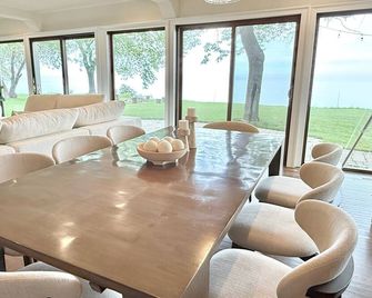 Lakehouse Estate with endless views of Lake Michigan - Mequon