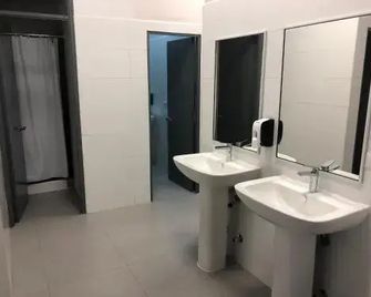 The Hostel Santiago - Santiago de Chile - Bad