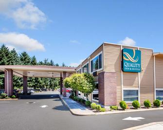 Quality Inn and Suites Vancouver north - Vancouver - Rakennus