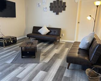 Travelusanvpahrump - Pahrump - Living room
