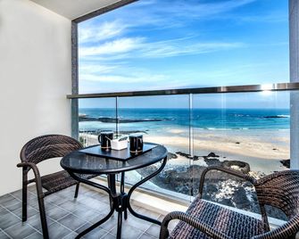 Aimi Jeju Beach Hotel Hamdeok W - Jeju City - Balcony
