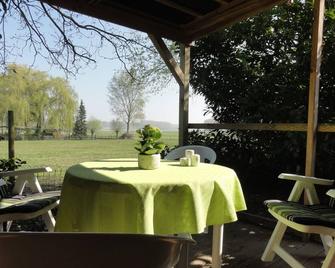 Quaint Holiday Home in Koewacht - Westdorpe - Patio