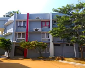 Hotel Sunday - Townhouse Club Airport Trivandrum - Thiruvananthapuram - Rakennus