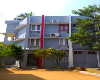 Hotel Sunday - Townhouse Club Airport Trivandrum - Thiruvananthapuram - Edifício