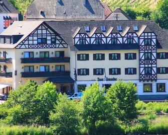 Hotel Traube - Löf - Edificio