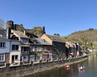 Sur les Hauteurs - La Roche En Ardenne - Vista del exterior